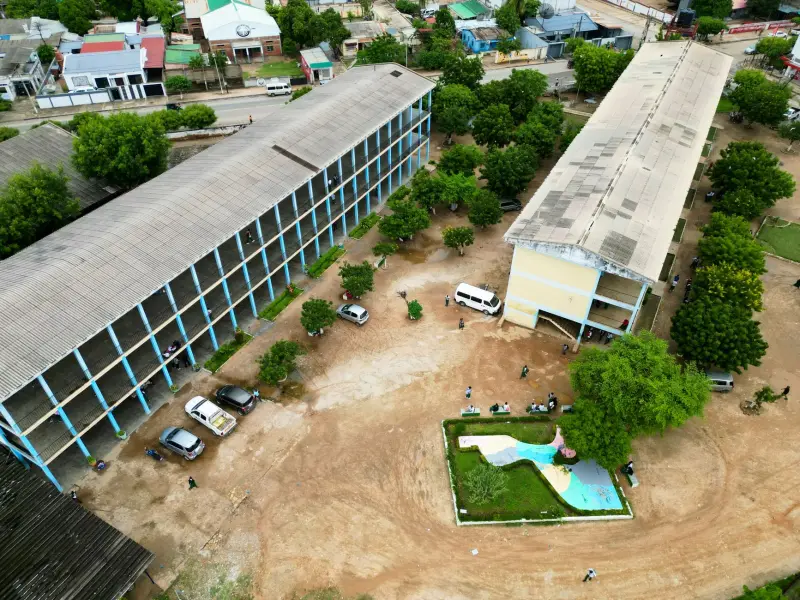 2025夏季女装面料技术趋势:轻薄透气材料的应用与市场前瞻